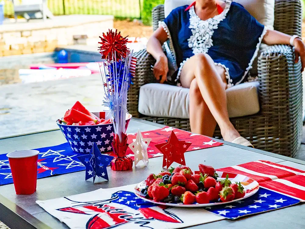 Entertainment, food, decor... all you need to know to throw the ultimate pool party