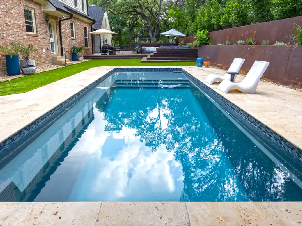 The Ovation 30 in Gibraltar Grey The Ovation 30 in Gibraltar Grey