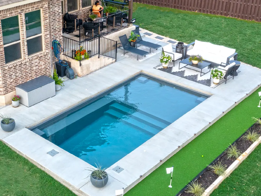 AvivaWebPhotoCrops-6Footer The urban-friendly design of the Ovation backyard pool